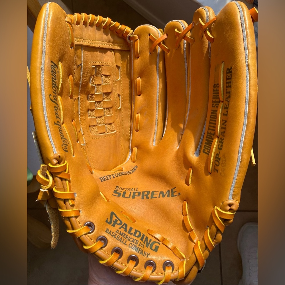 PAIR OF SPALDING-WILSON LEATHER SOFTBALL GLOVES - Picture 4 of 16